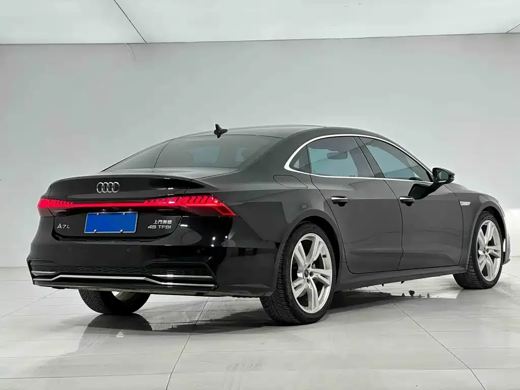 Audi A7L — фото 2