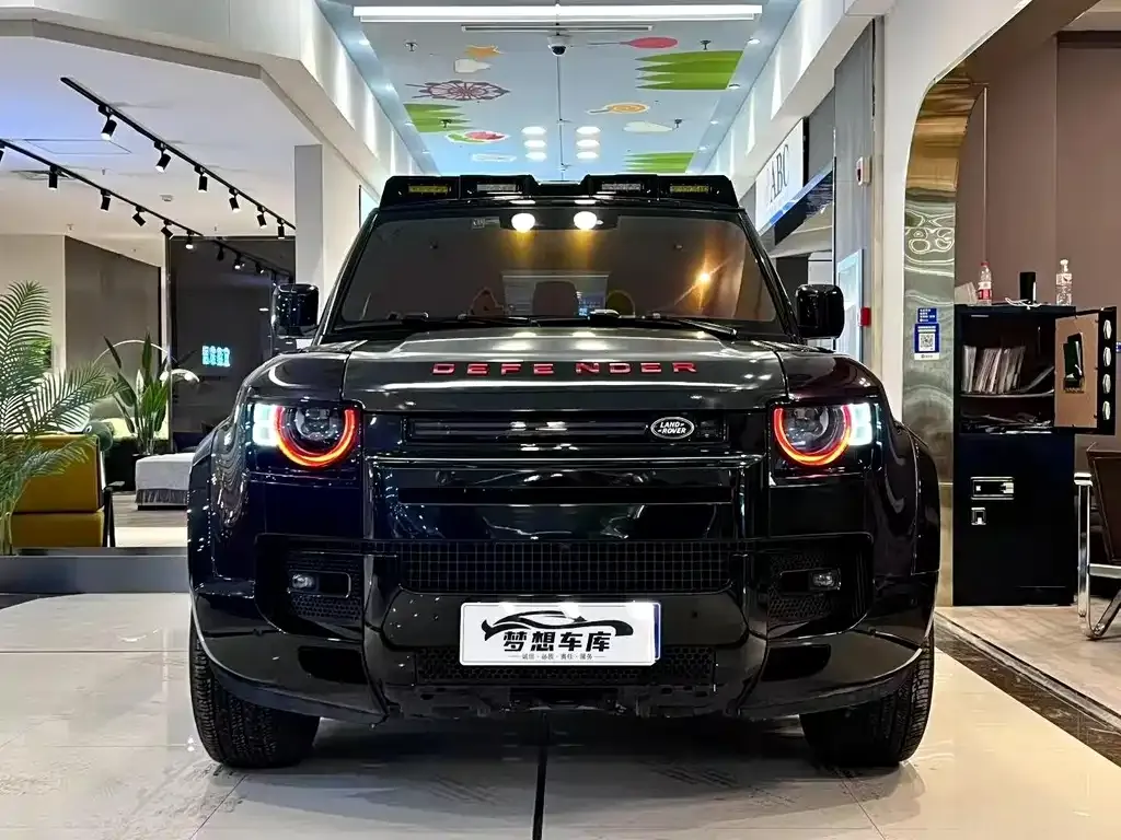 Land Rover Defender — фото 1