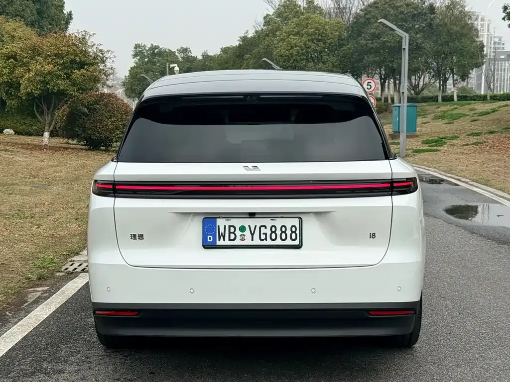 Li Auto i8 — фото 4