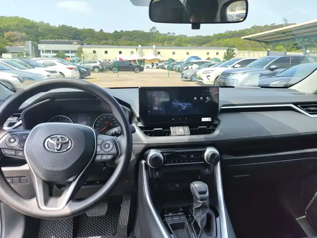 Toyota RAV4 — фото 7