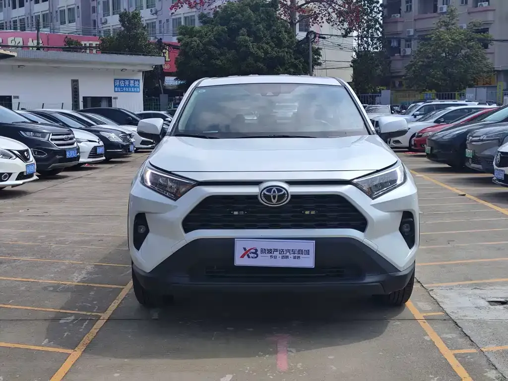Toyota RAV4 — фото 9
