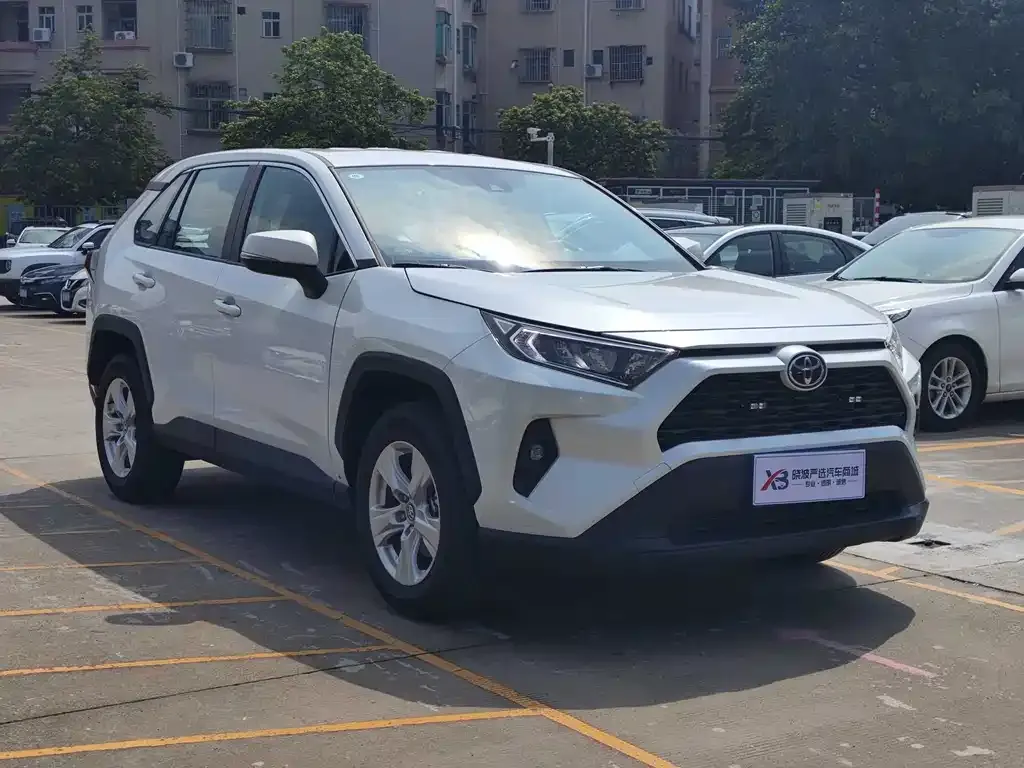 Toyota RAV4 — фото 2