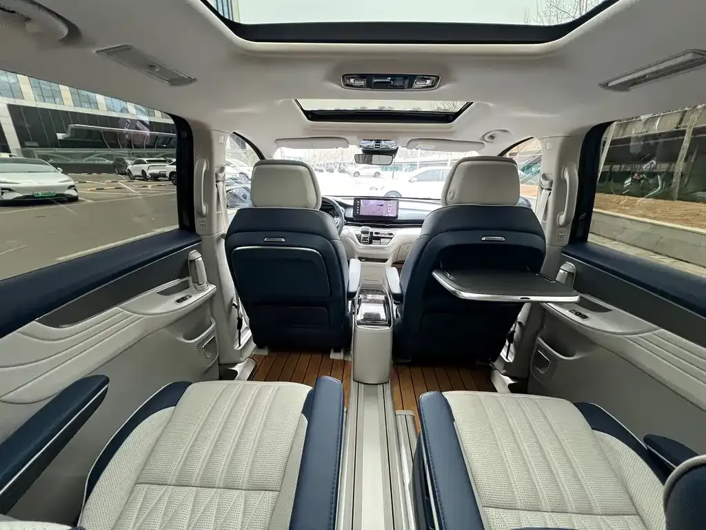 Roewe iMAX8 — фото 8