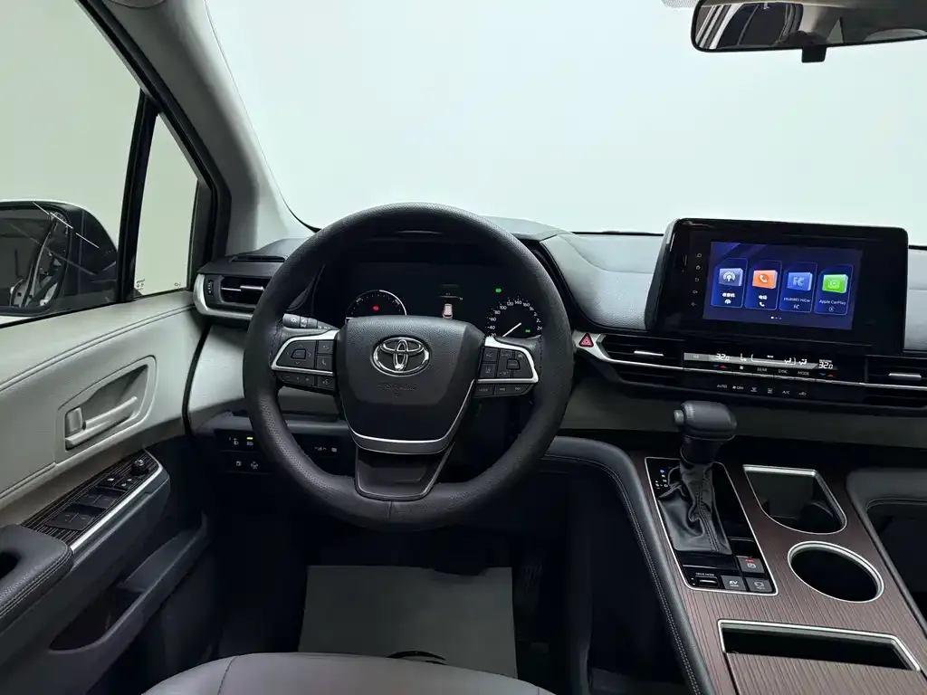 Toyota Granvia — фото 6