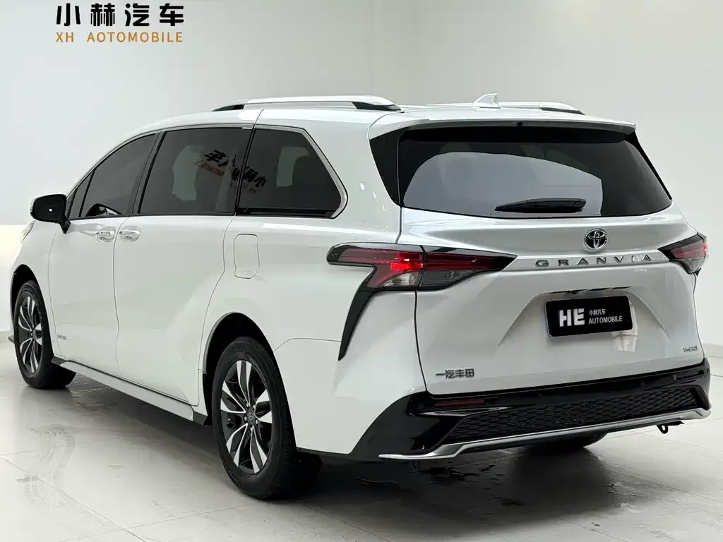 Toyota Granvia — фото 4