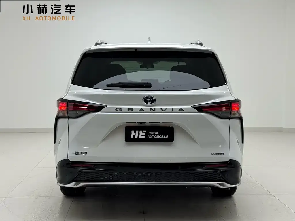 Toyota Granvia — фото 2