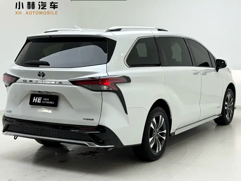 Toyota Granvia — фото 8