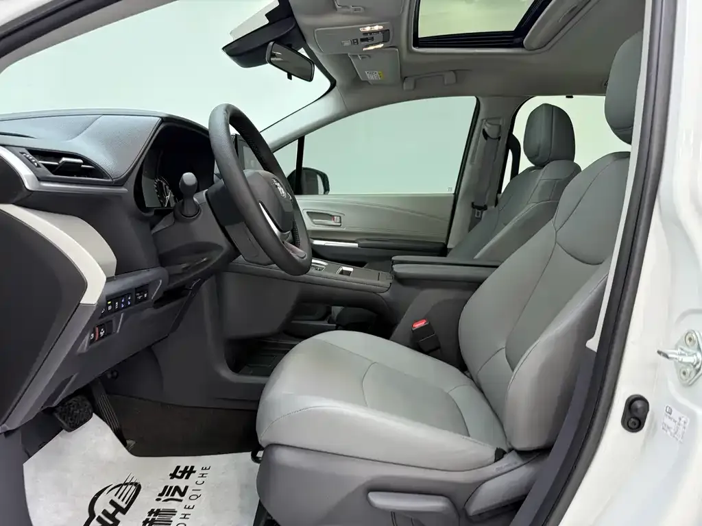 Toyota Granvia — фото 10