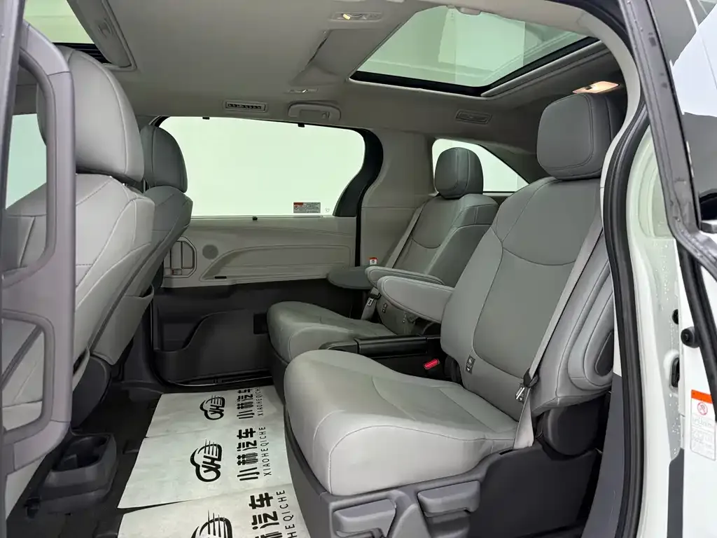 Toyota Granvia — фото 7