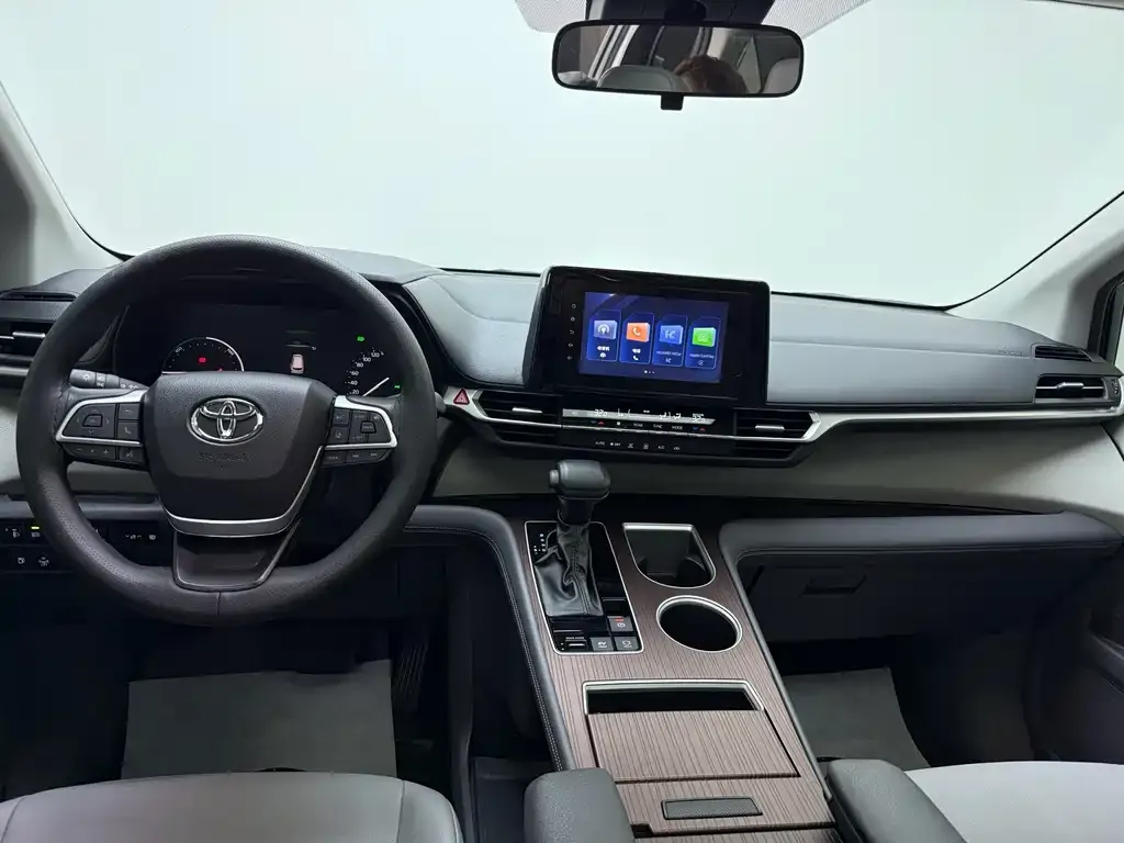 Toyota Granvia — фото 9