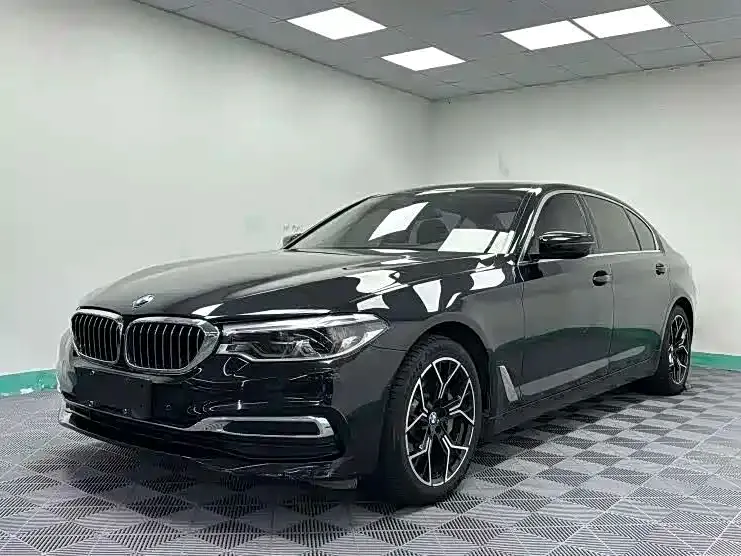 BMW 5 Series — фото 1