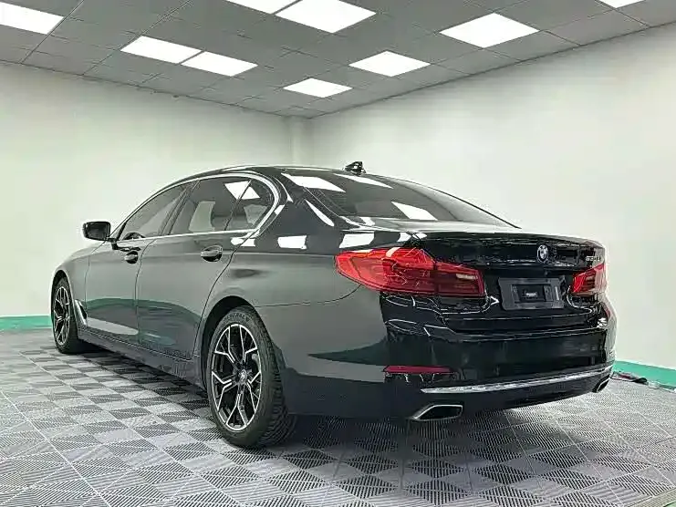 BMW 5 Series — фото 6