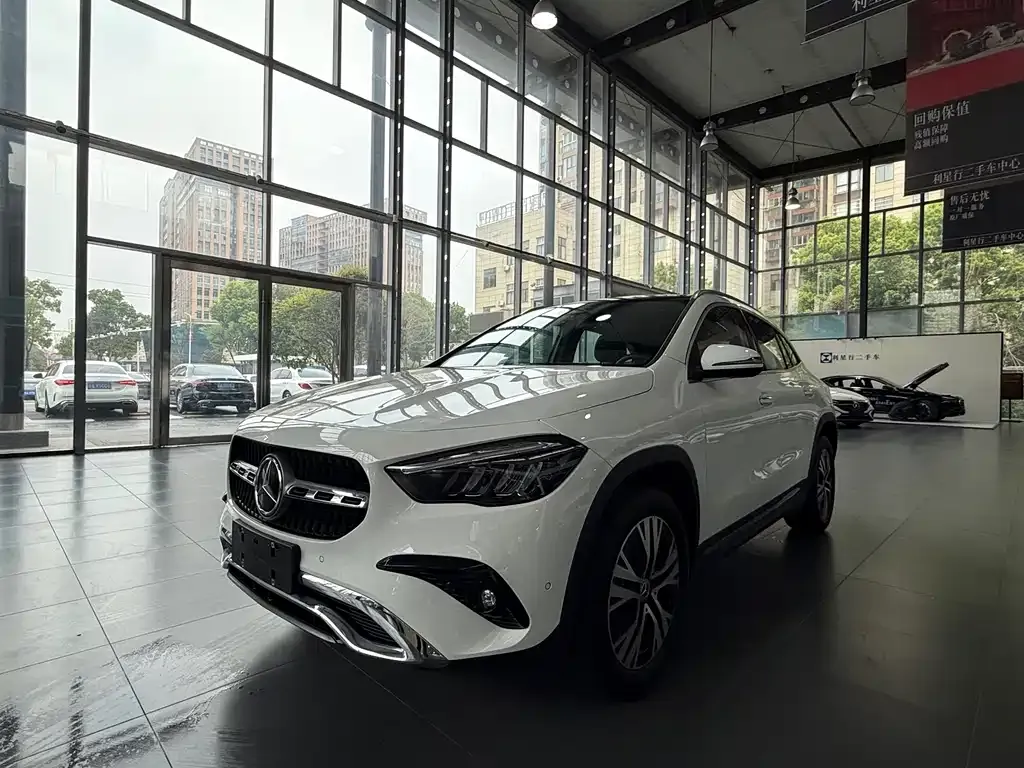 Mercedes-Benz GLA — фото 1