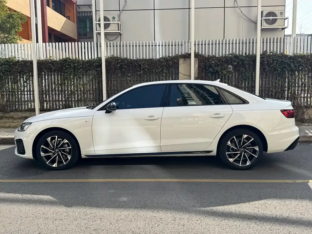 Audi A4L — фото 5