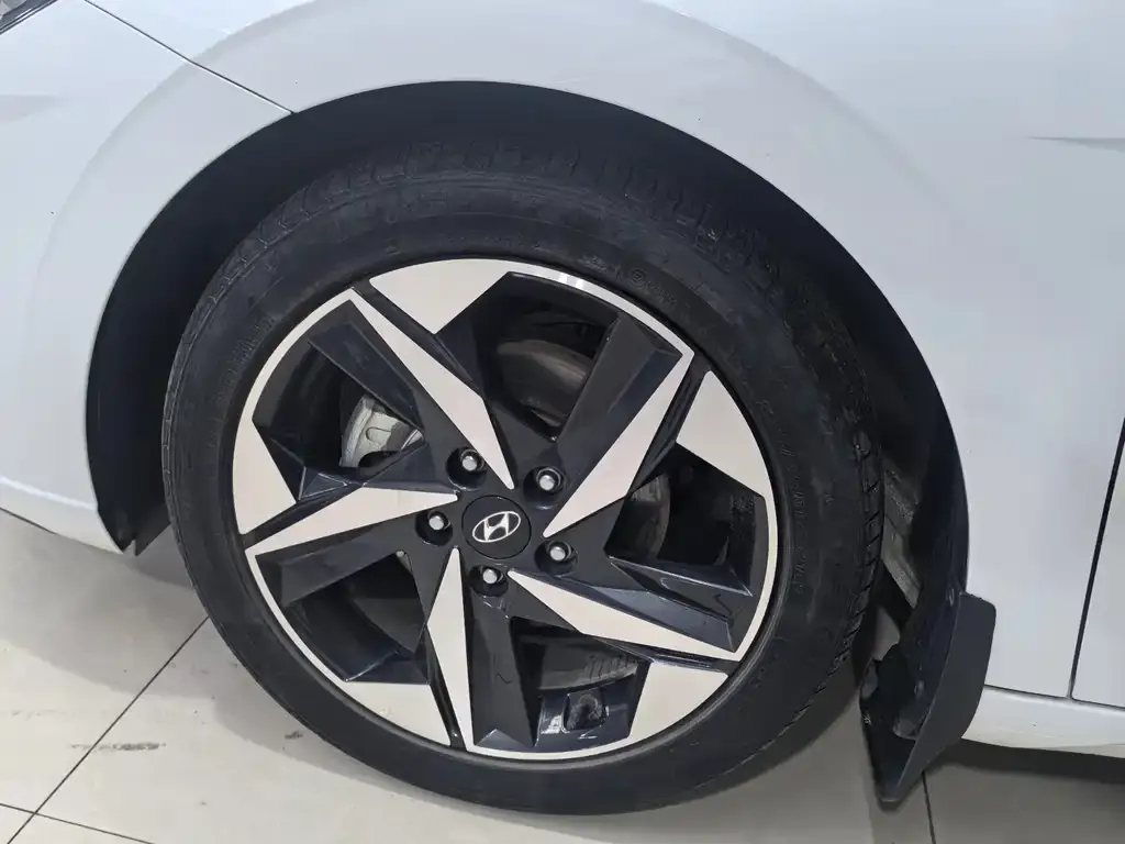 Hyundai Elantra — фото 2