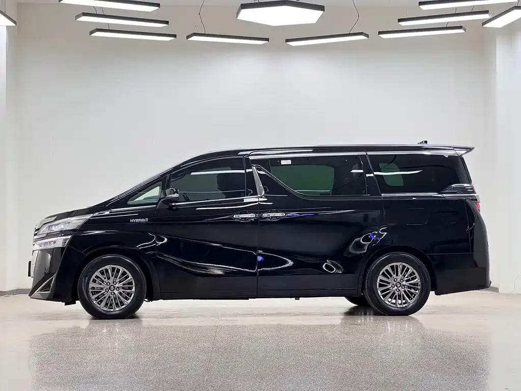 Toyota Vellfire — фото 6