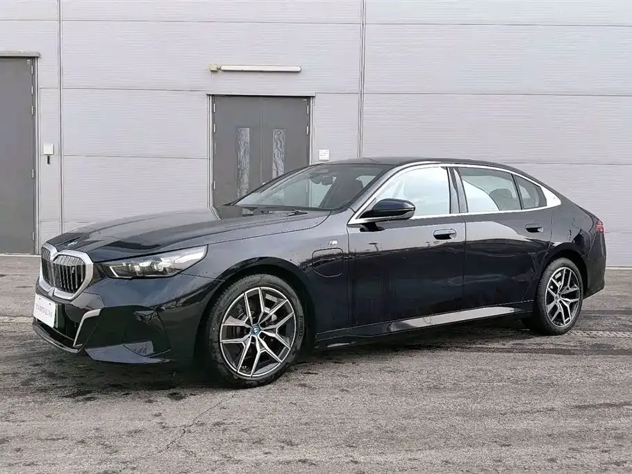 BMW i5 — фото 1