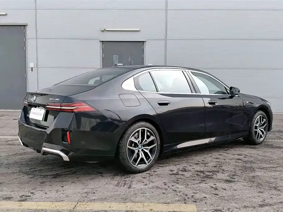 BMW i5 — фото 10
