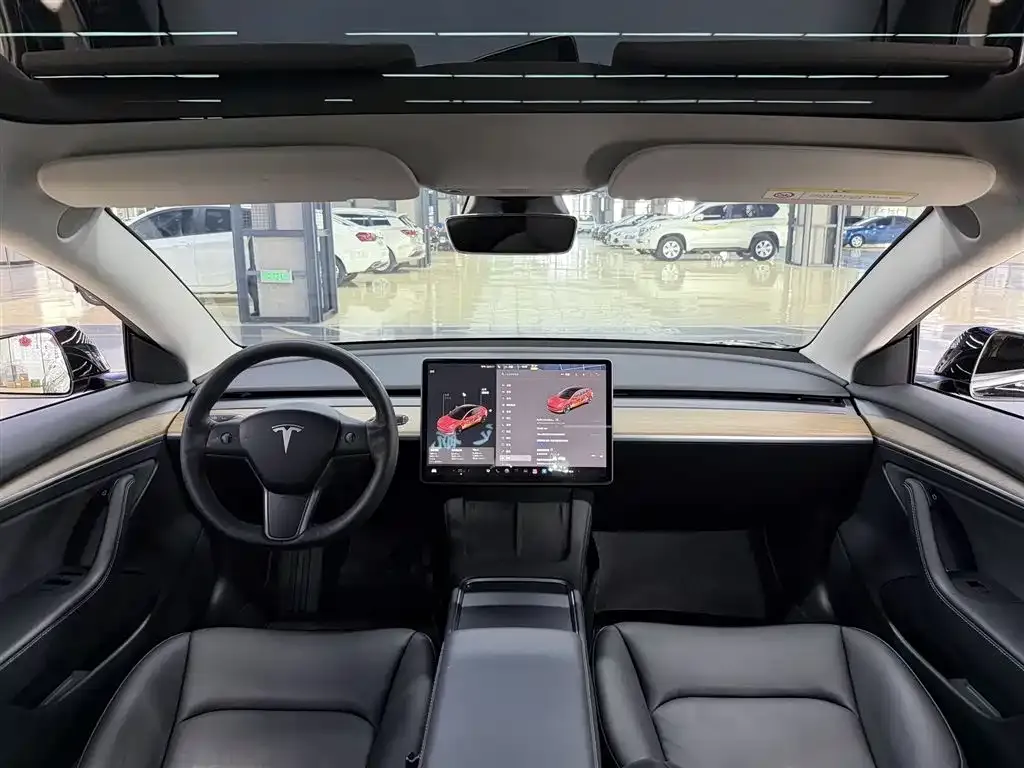 Tesla Model 3 — фото 4