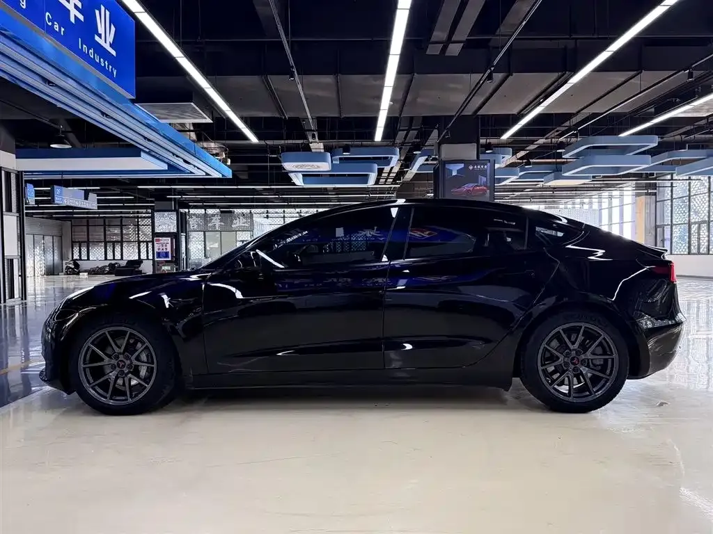 Tesla Model 3 — фото 5