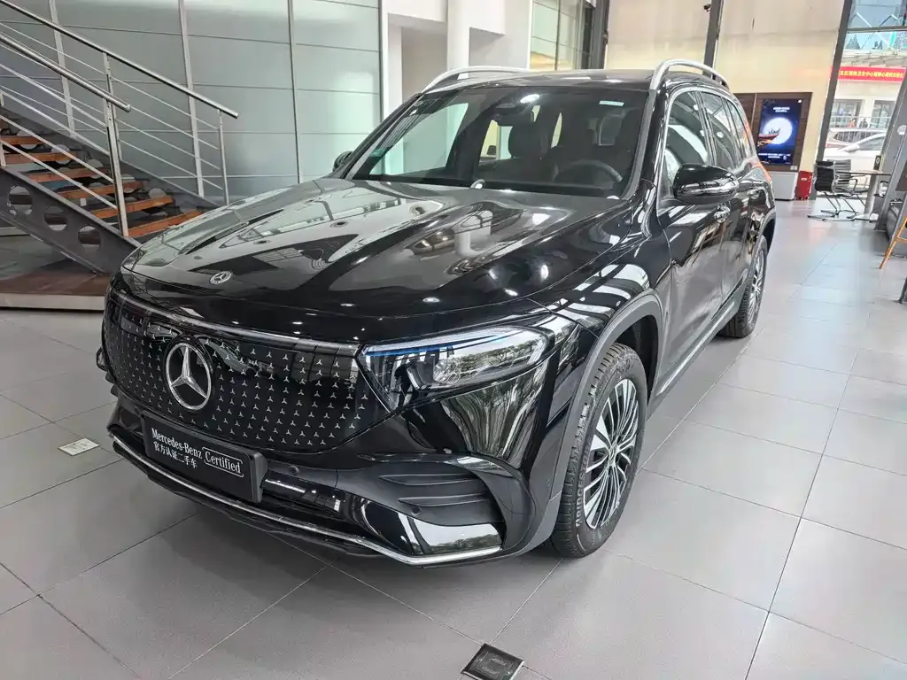 Mercedes-Benz EQB — фото 1