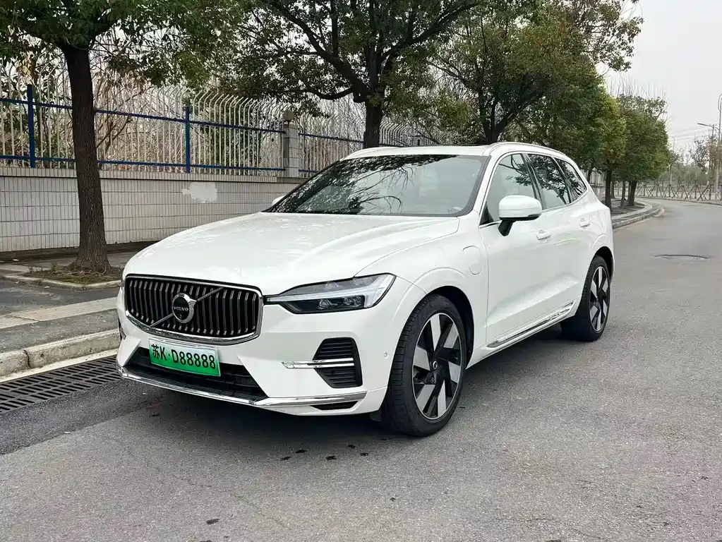 Volvo XC60 PHEV — фото 1