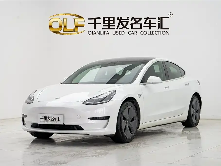 Tesla Model 3 — фото 1
