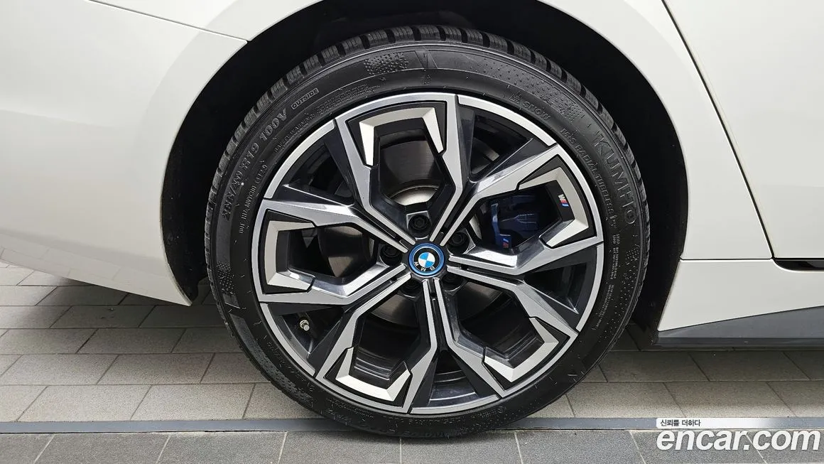 BMW i4 — фото 10