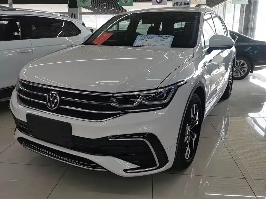 Volkswagen Tiguan L — фото 1