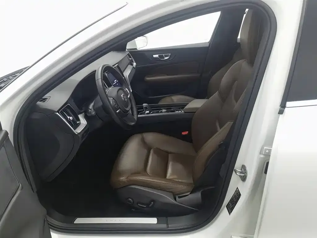 Volvo S60 — фото 10