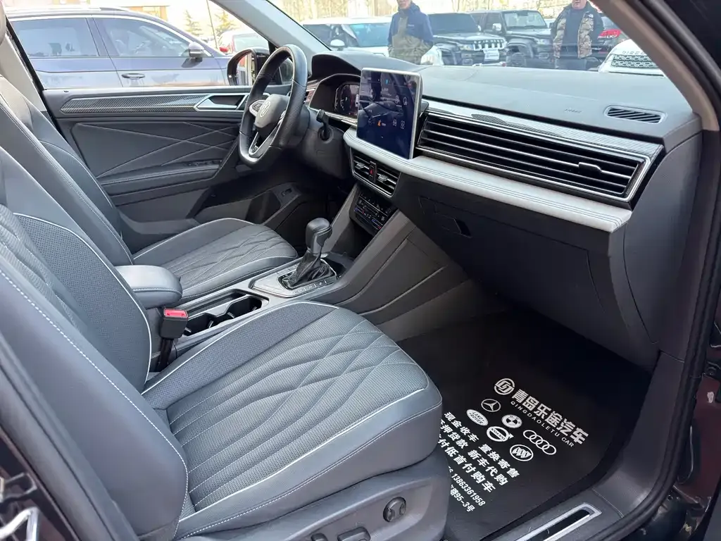 Volkswagen Tiguan L — фото 10