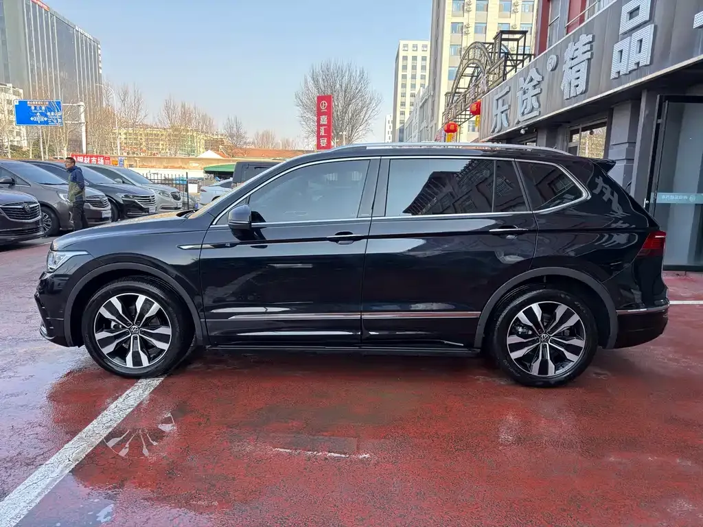 Volkswagen Tiguan L — фото 5