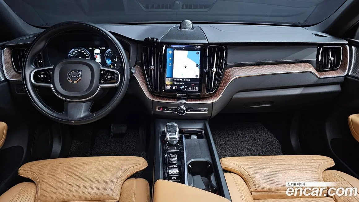 Volvo XC60 — фото 9