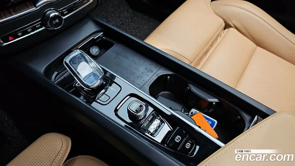 Volvo XC60 — фото 10