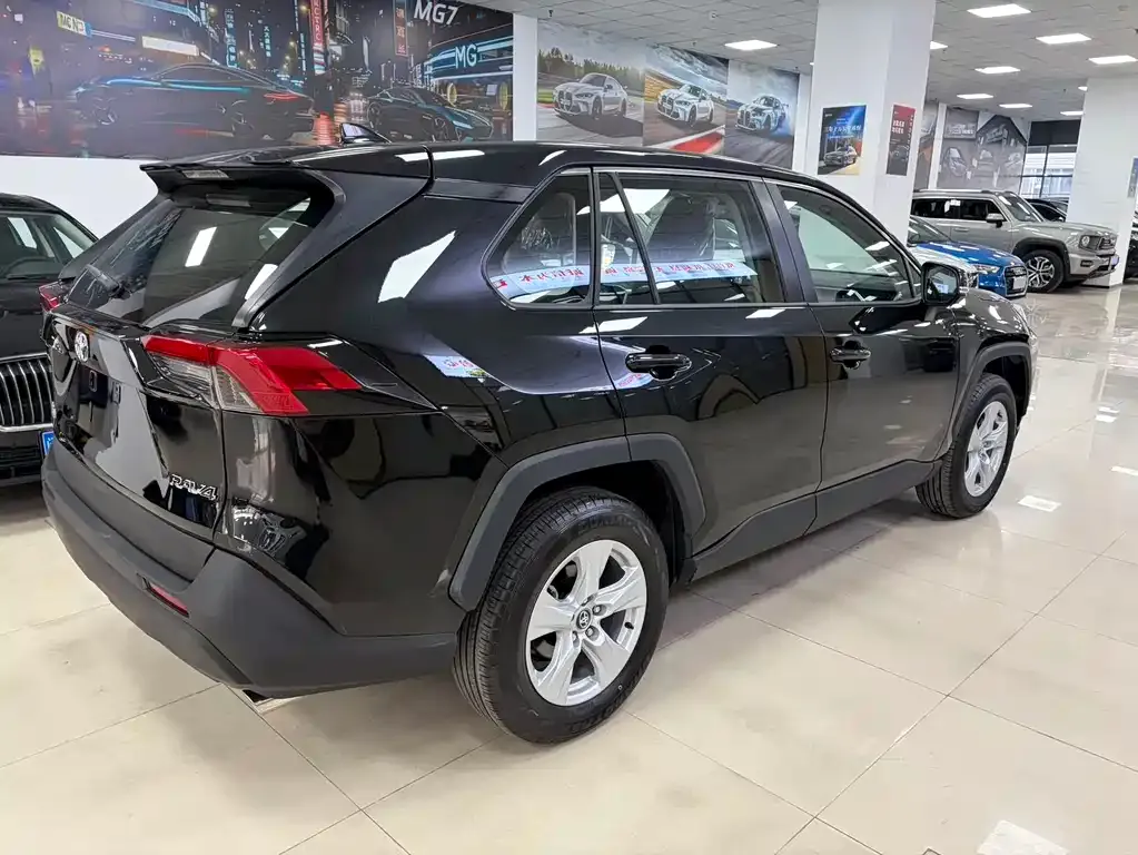 Toyota RAV4 — фото 2
