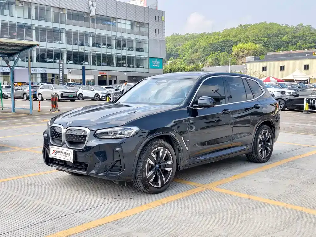 BMW iX3 — фото 1