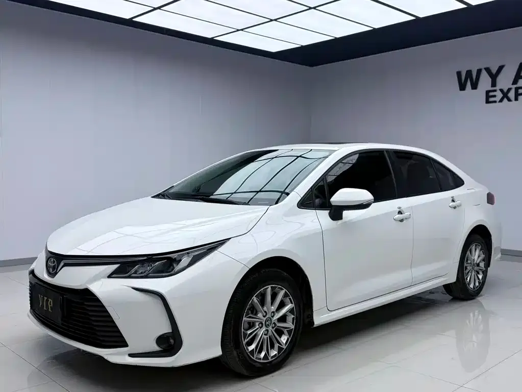 Toyota Corolla — фото 1
