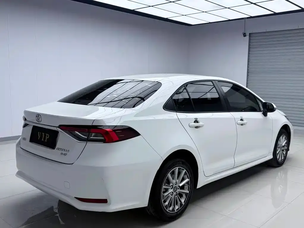 Toyota Corolla — фото 4