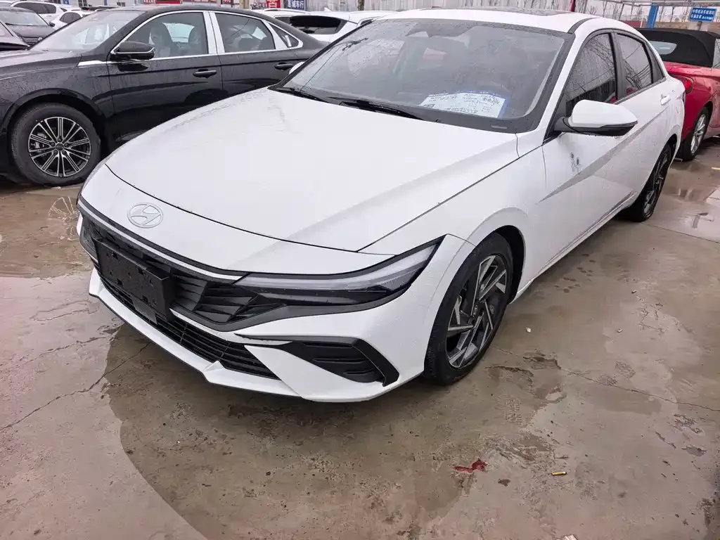Hyundai Elantra — фото 1