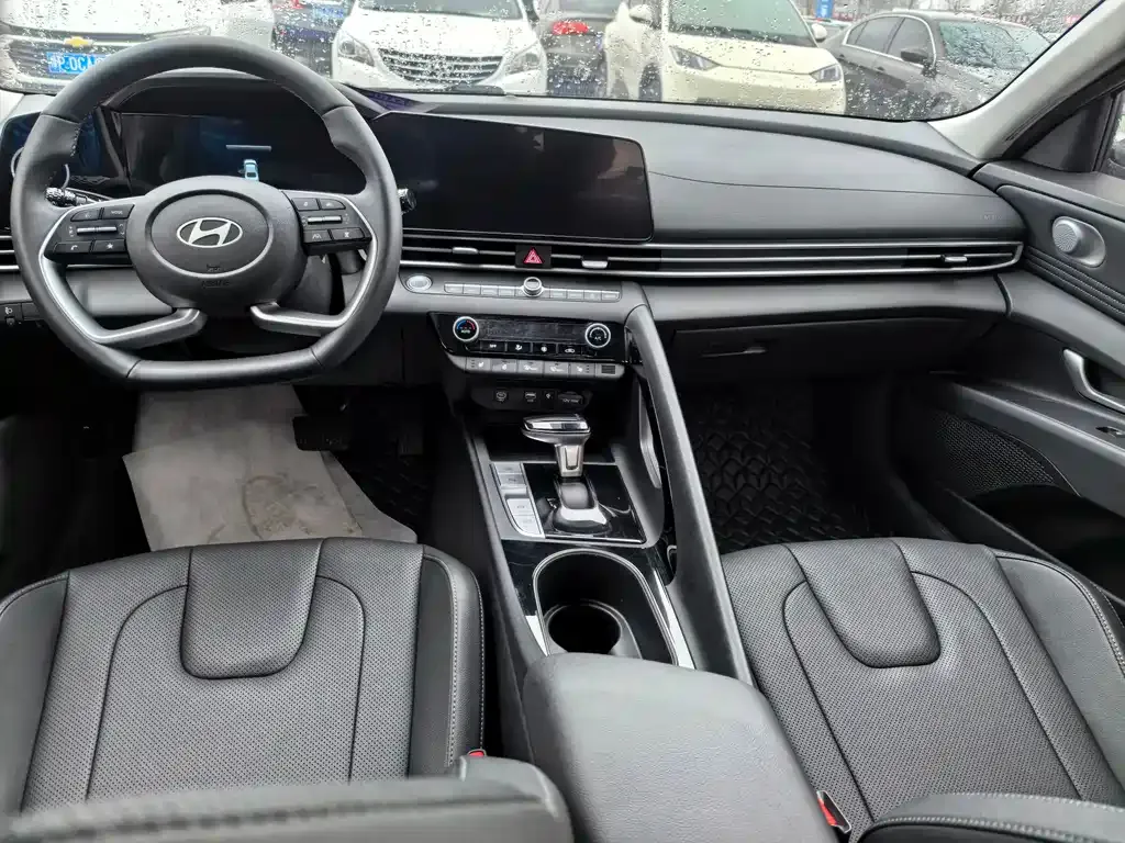 Hyundai Elantra — фото 5