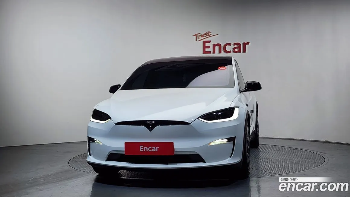 Tesla Model X — фото 9