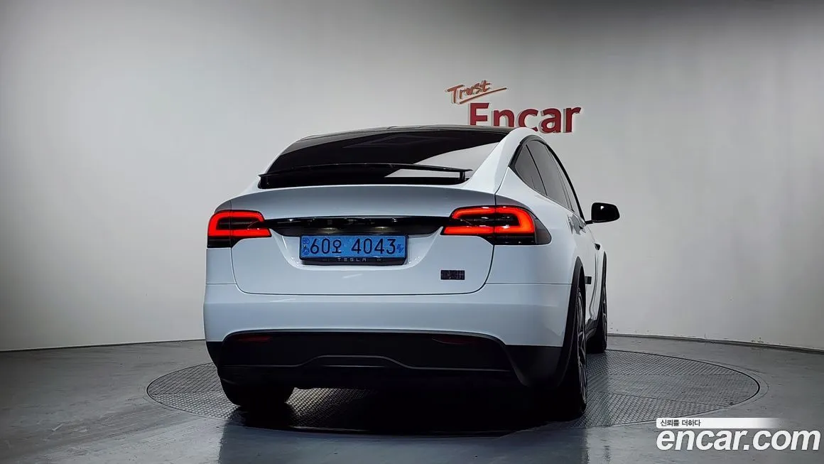 Tesla Model X — фото 4