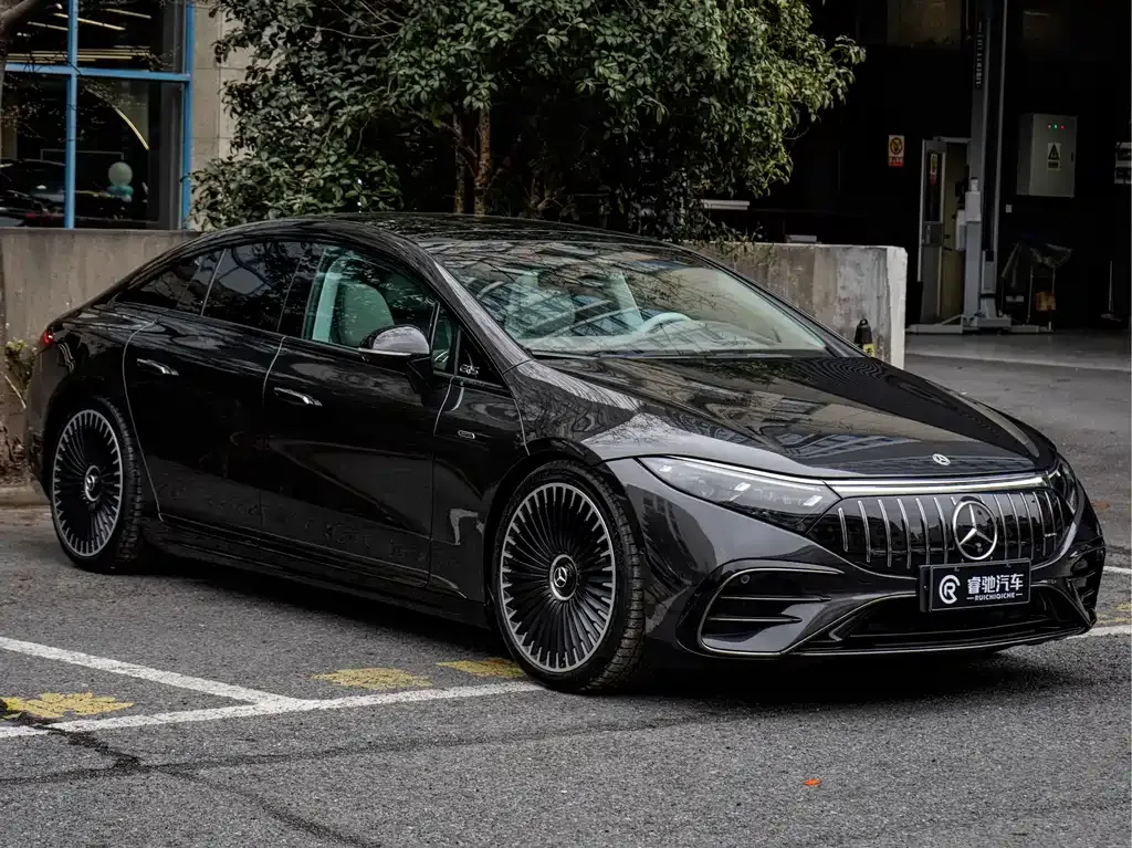 Mercedes-Benz EQS AMG — фото 10
