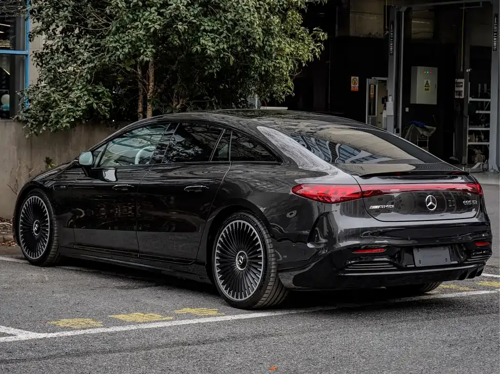 Mercedes-Benz EQS AMG — фото 7
