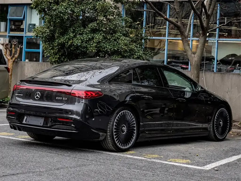 Mercedes-Benz EQS AMG — фото 3
