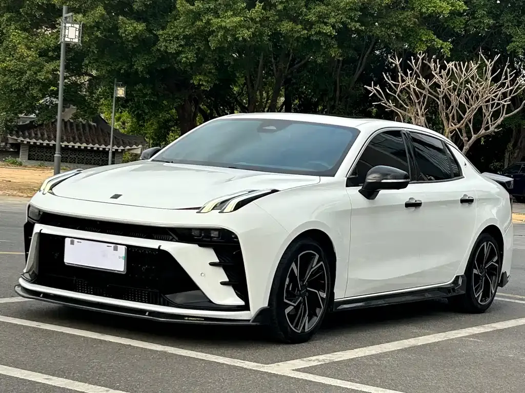 Lynk & Co 03 — фото 1