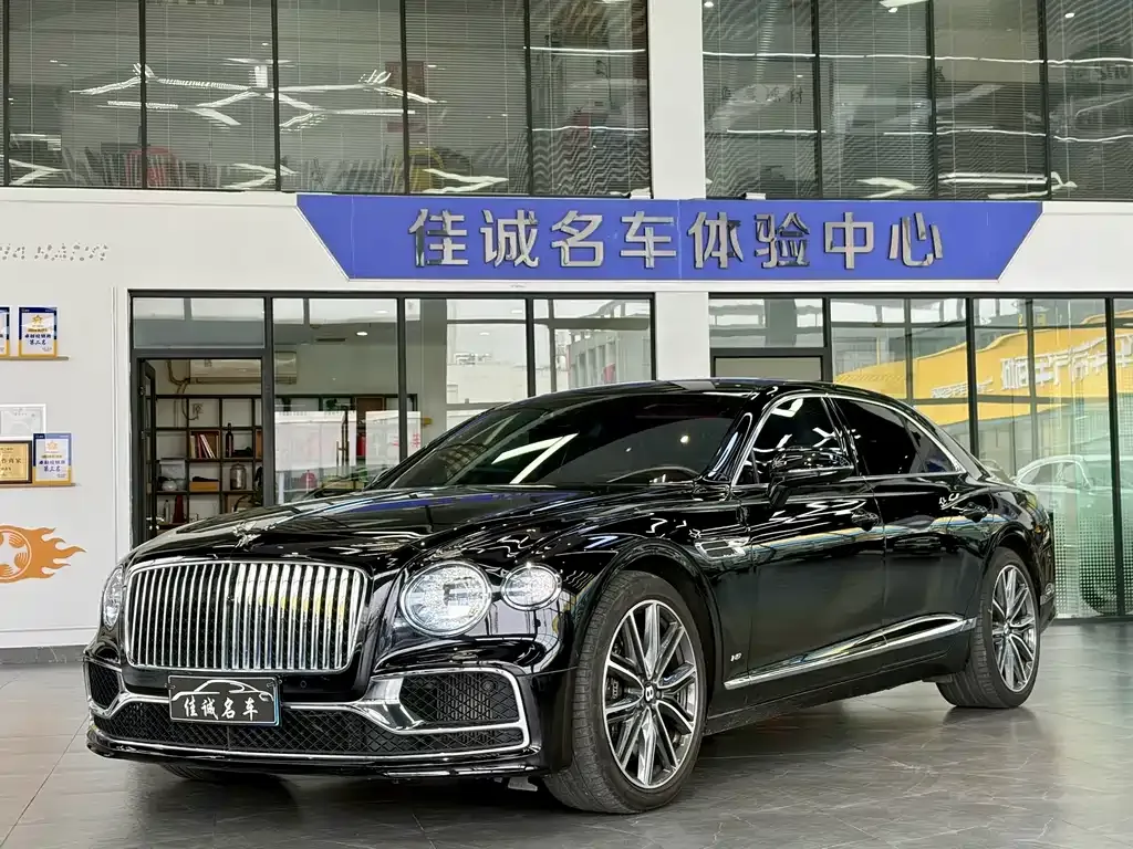 Bentley Flying Spur — фото 1