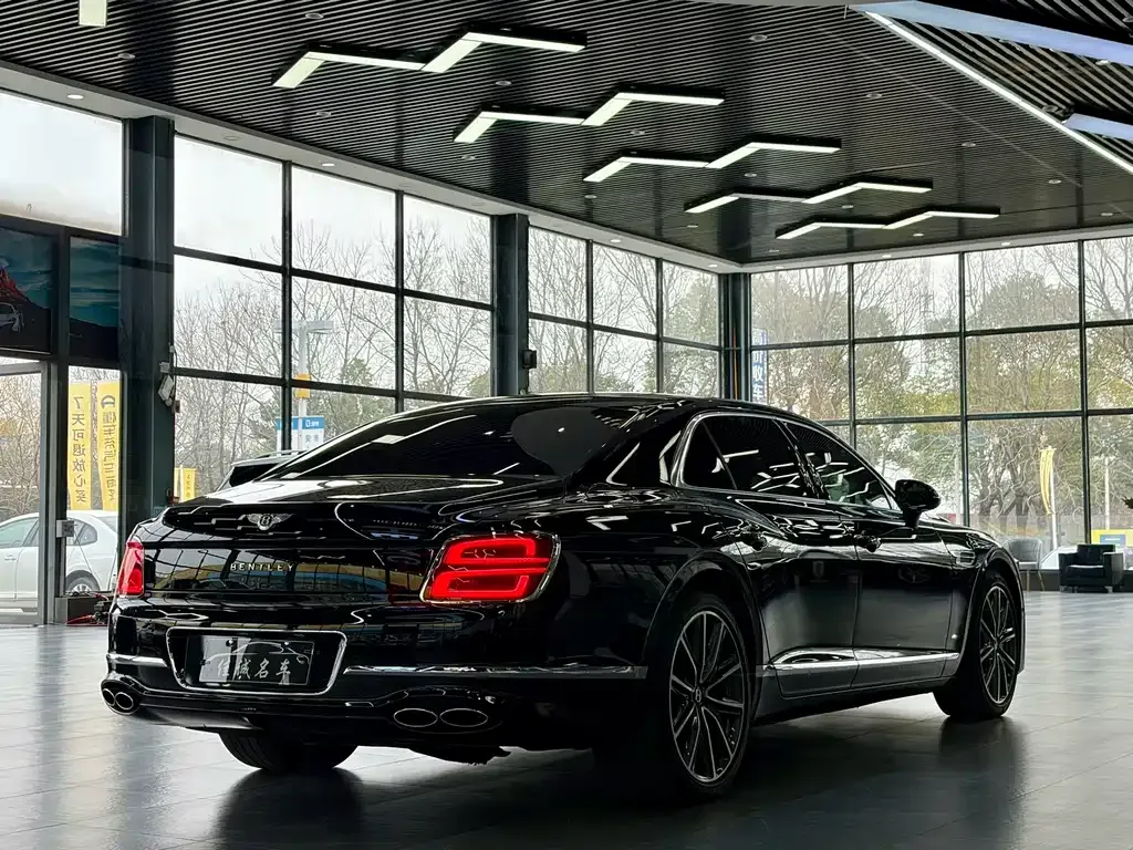 Bentley Flying Spur — фото 7