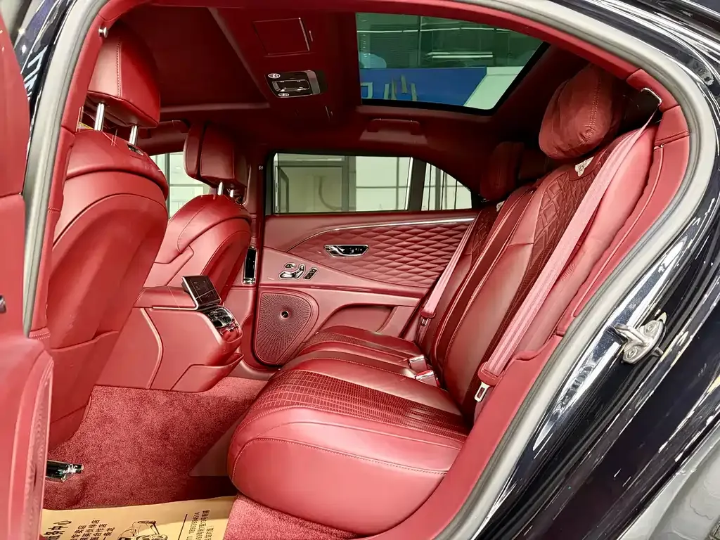 Bentley Flying Spur — фото 3