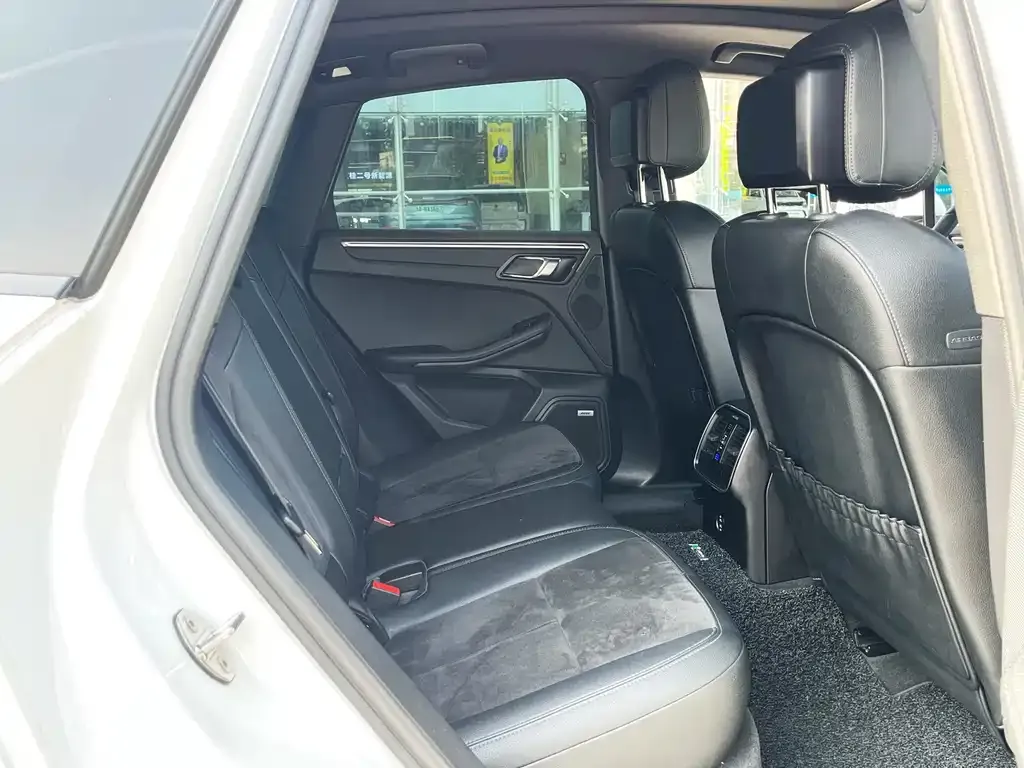 Porsche Macan — фото 3
